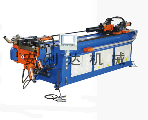 Pipe bending machine